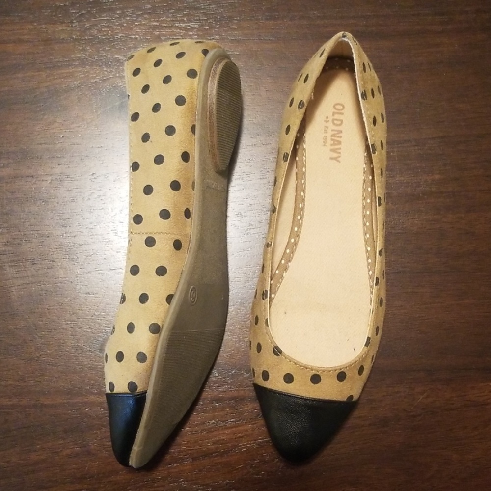 Polka dot ballet flats